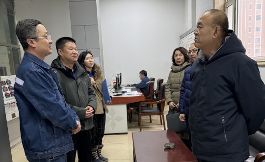 12.區(qū)人大常委會(huì)副主任徐景寶一行蒞臨供熱總公司調(diào)研走訪(fǎng)_副本.jpg