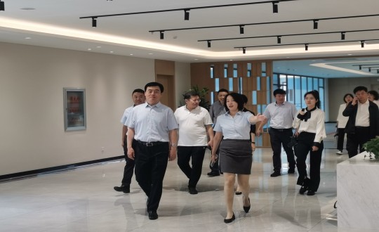 2024年6月26日，省慈善總會(huì)會(huì)長(zhǎng)田錦塵一行蒞臨康養(yǎng)地產(chǎn)公司參觀調(diào)研_副本.jpg