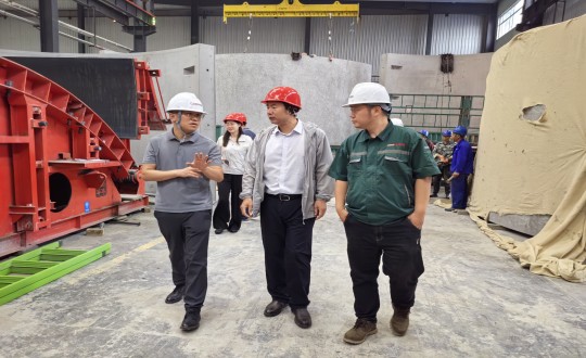 2024年7月5日，市建委初審工作組一行到訪裝配式總公司實(shí)地考察調(diào)研_副本.jpg