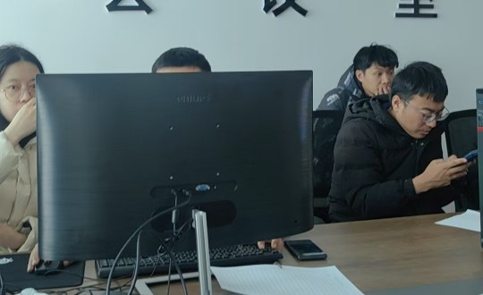 3.PC技術部經(jīng)理邵明亮帶領員工到中海南湖項目部對接相關工作_副本.jpg