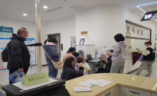 23.社區(qū)醫(yī)院舉辦“助力兒童生長發(fā)育健康教育評估”主題義診活動_副本.jpg